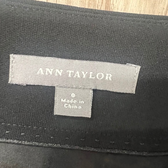 Ann Taylor Black Career Skirt‎ - Knee Length, Slit - Size 8 - Picture 3 of 4